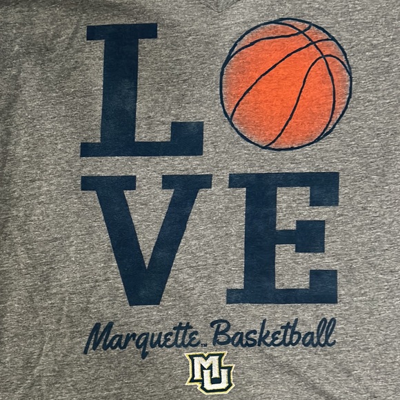 Marquette Basketball T-Shirt - Picture 2 of 3